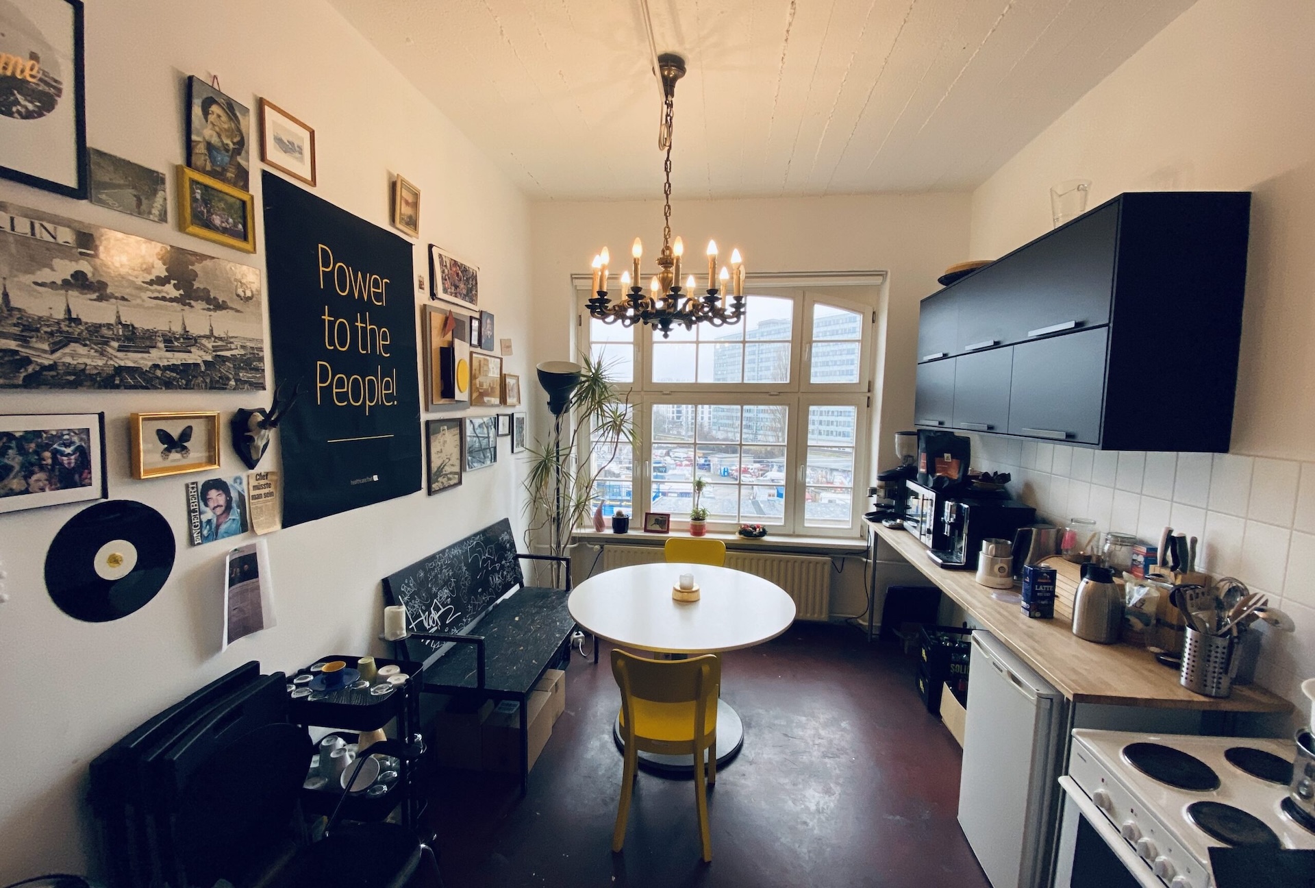 Eine gemütliche Küche im Techtelmechtel Coworking Space